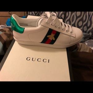 Gucci ace bee sneaker size 7gucci BRAND NEW